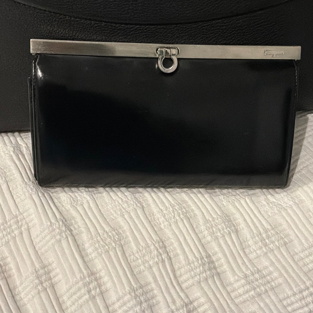 Ferragamo Elegant Black Clutch Wallet